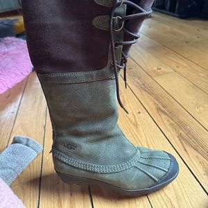 Ugg Belcoud Green 5.5 like new no blemishes